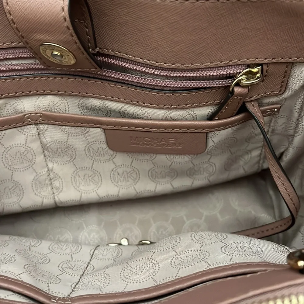 Micheal kors bag - Picture 7 of 7